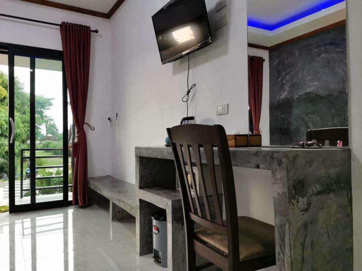 Laila​ Place Hotell Ko Lanta Exteriör bild