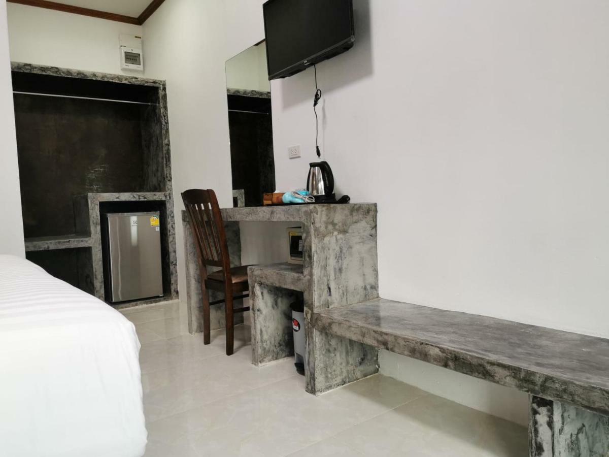 Laila​ Place Hotell Ko Lanta Exteriör bild