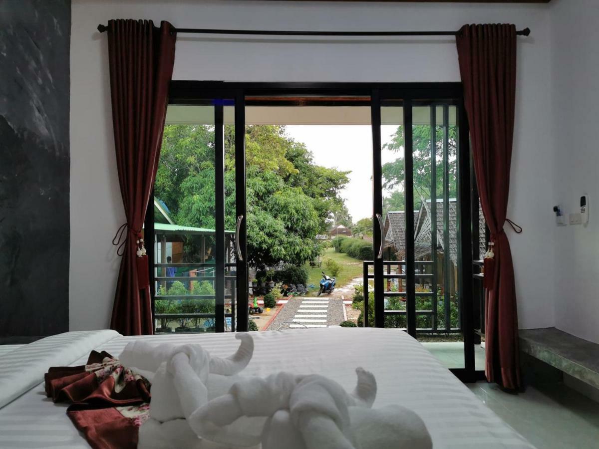 Laila​ Place Hotell Ko Lanta Exteriör bild