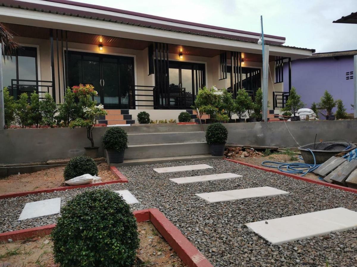 Laila​ Place Hotell Ko Lanta Exteriör bild